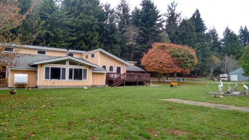 Crescent City Bed & Breakfast | Rooms in Redwood N&S Park 红木国家公园的房间