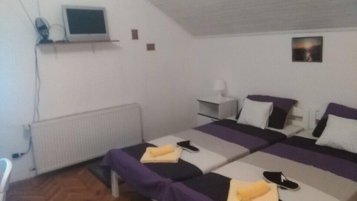 Virovitica Apartment | Rooms MiLa - Two Bedroom with Bathroom