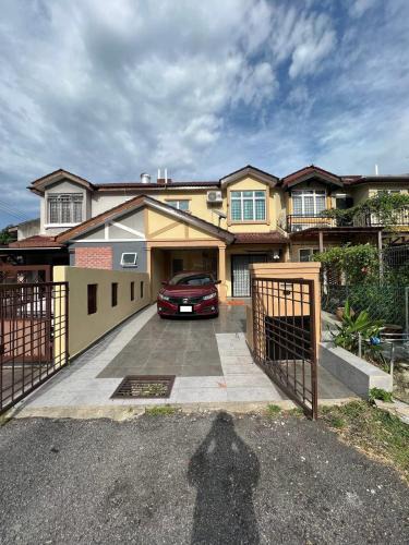 Sungai Buloh House | Rooms Options