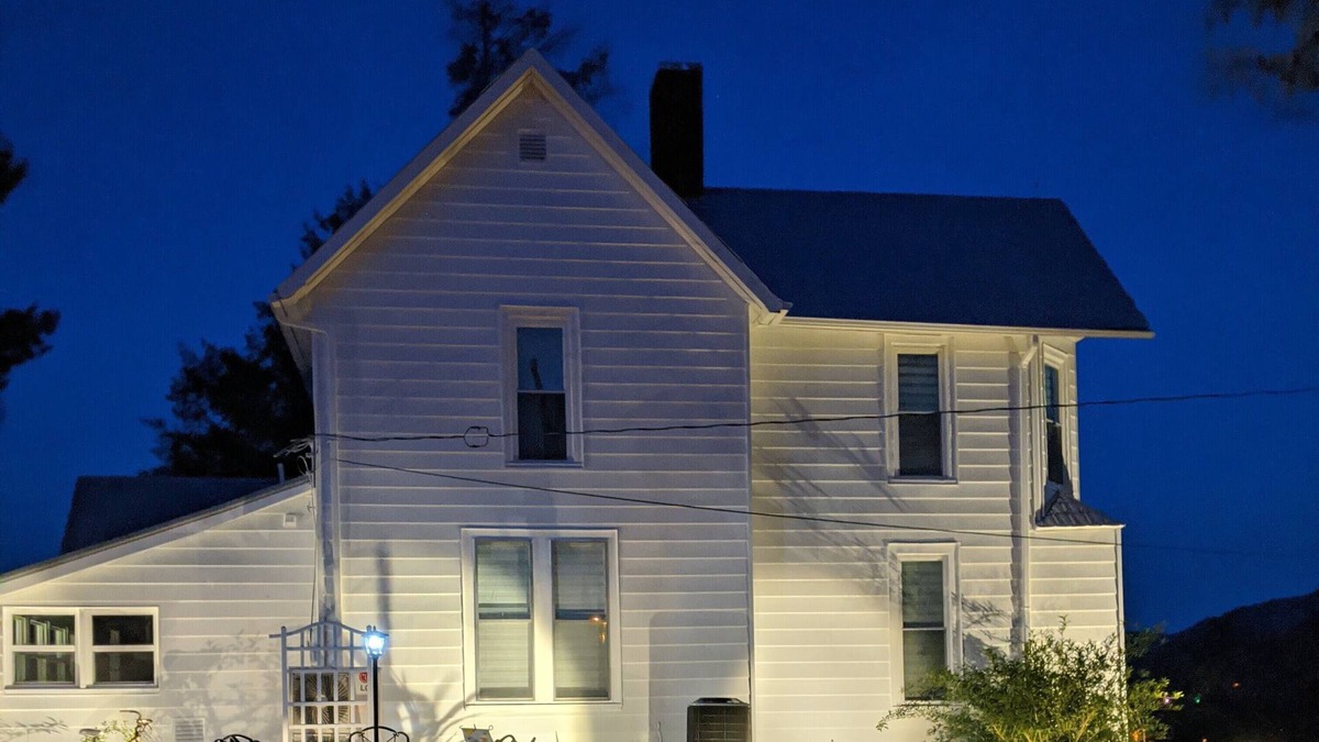 Dryden House | Roomy 1896 Victorian Farmhouse Farm Stay in Lee Virginia