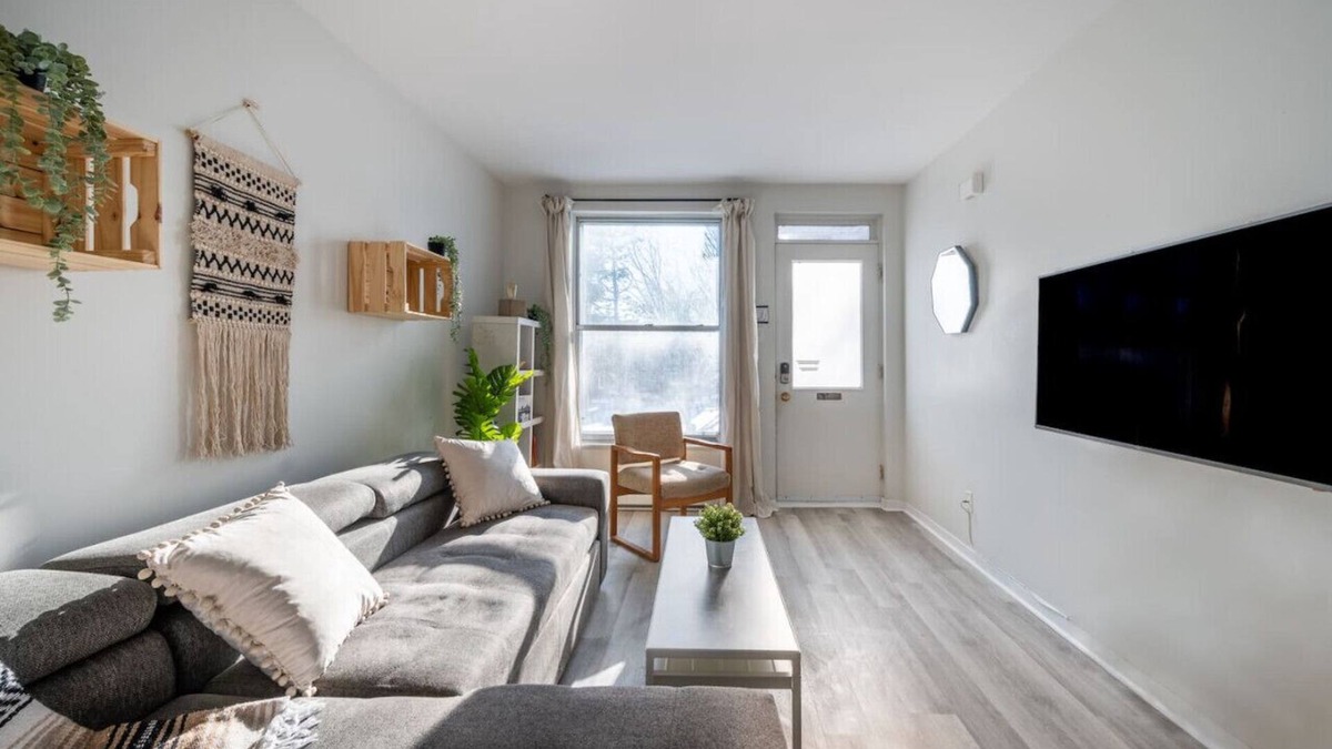 Hochelaga Apartment | Roomy 3-Bed Retreat in the Heart of Montreal!