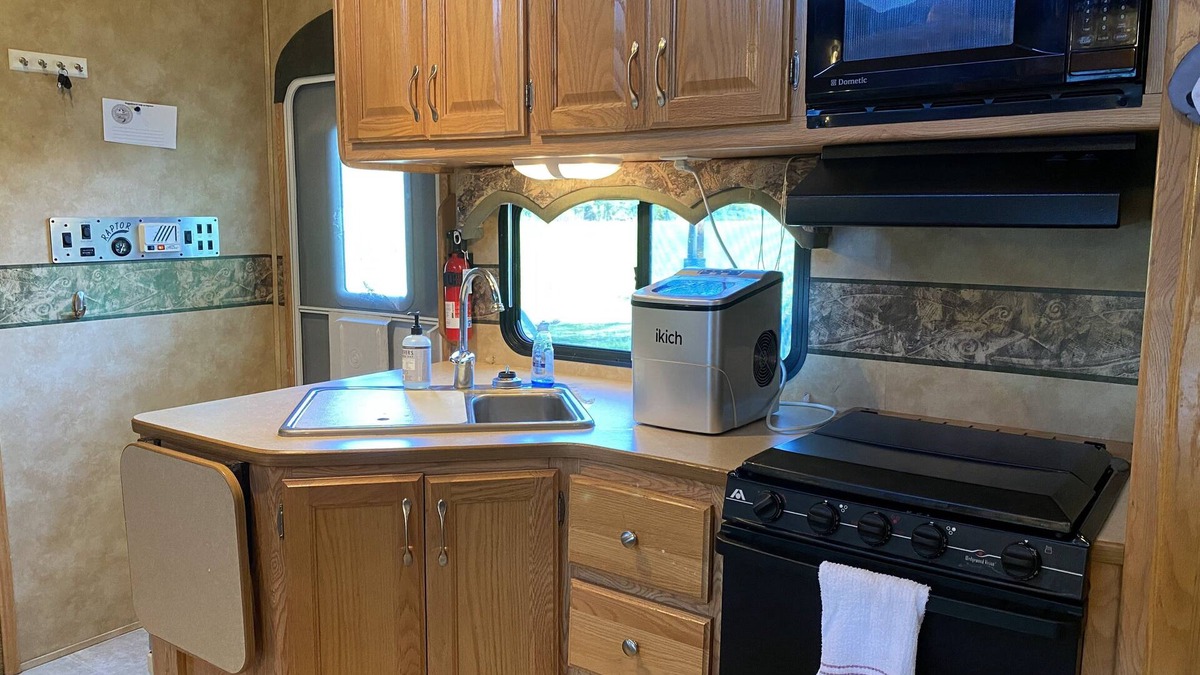 Combs House | Roomy 3 Bed RV- Near the White River, Fishing, Trails and Hunting