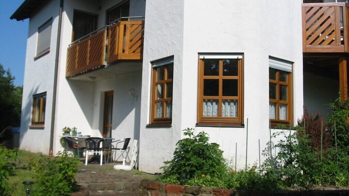 Queichhambach Apartment | Roomy 3-star vacation apartment on the edge of town w/view of the Burg Trifel