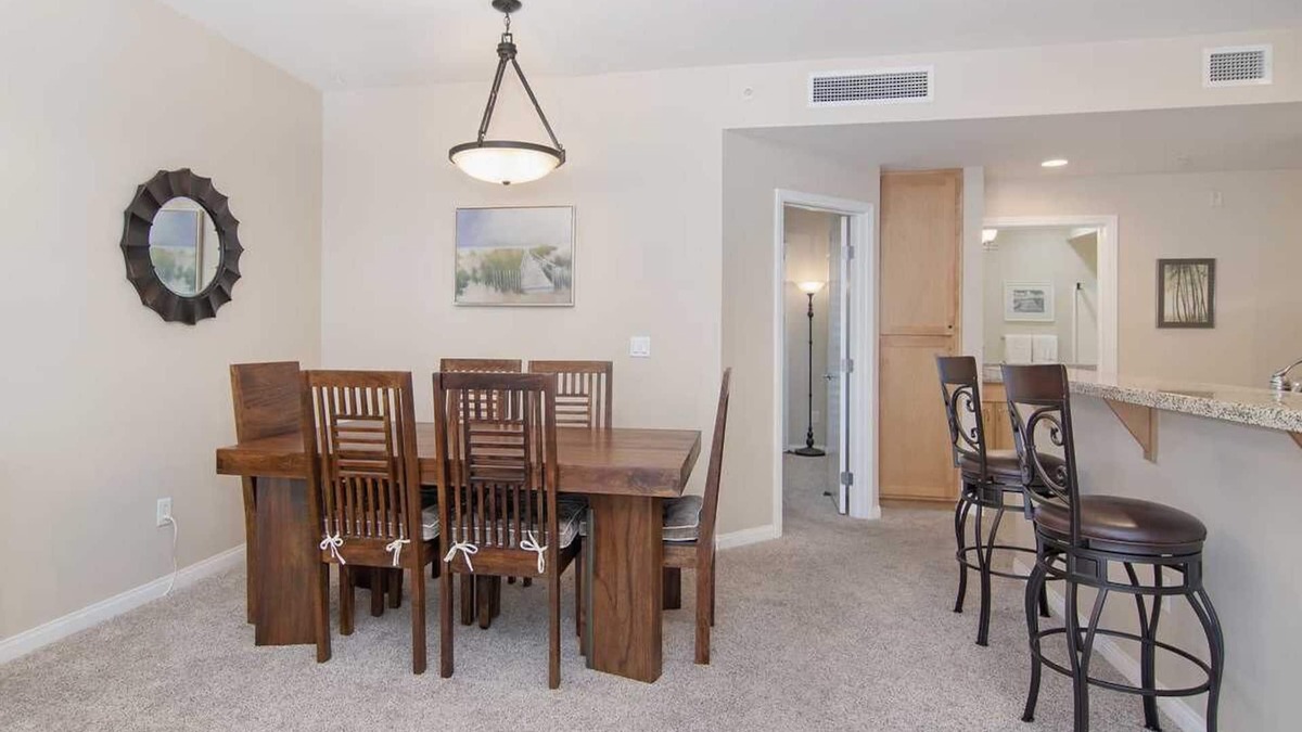 Pacific Terrace Condo | Roomy Gaslamp Condo with Pool