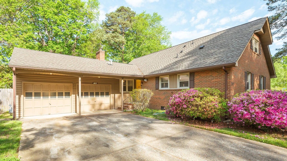 Buckroe Beach House | Roomy Home in Grandview - 2 miles to Buckroe Beach