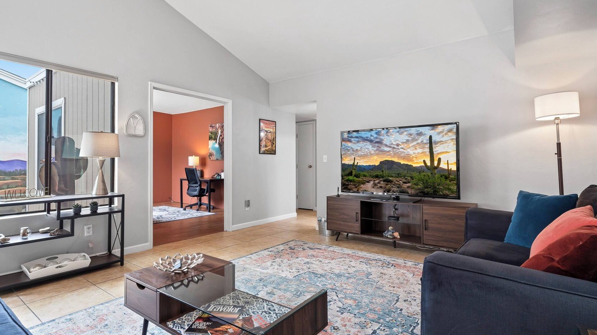 Casas Adobes House | Roomy Townhouse w/Private & Fenced Backyard and Cozy Patio, Dog-Friendly!
