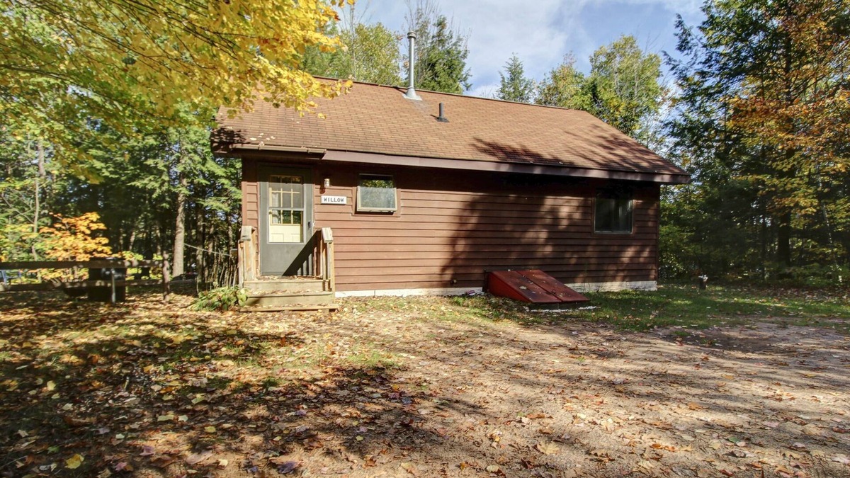 Lac du Flambeau Cabin | Roomy, Wisconsin Northwoods Lakeside Cabin w/private dock! Pet Friendly