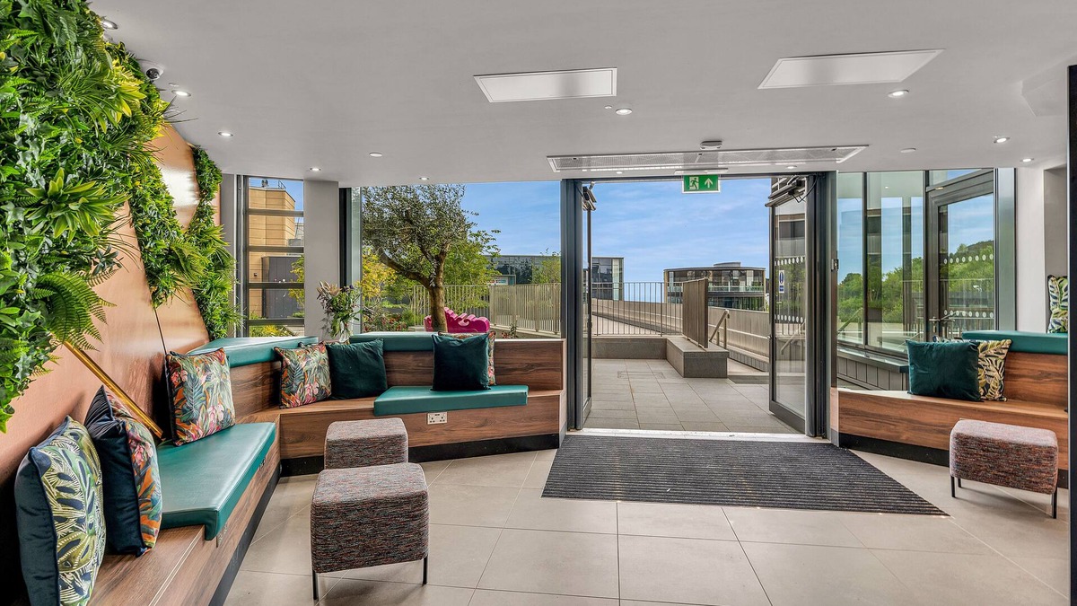 New Town Hotel | Roomzzz Edinburgh
