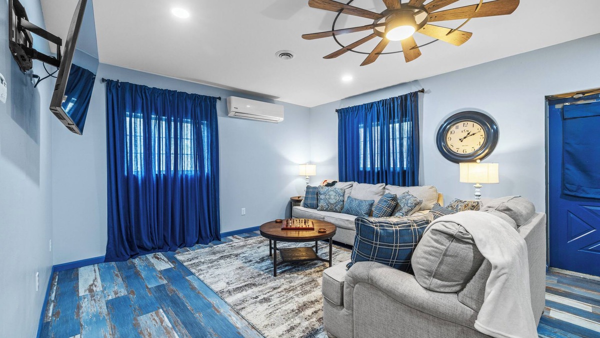 Madisonville House | Roos&Blues lake house. City park steps away. Rm for 6, king beds, pets friendly