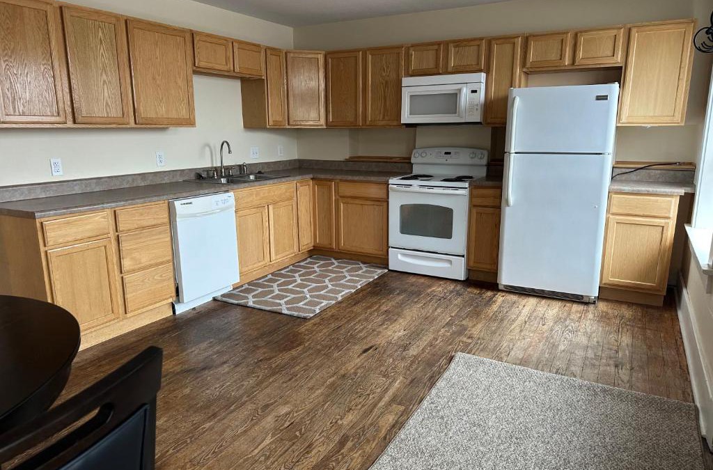 Hannibal Apartment | Roosters Crow Apartment Upper Level