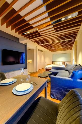 Roppongi Apartment | Roppongi House by U