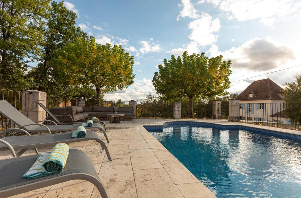 Roques House | Roques Cottage - Spacieuse maison pierre avec piscine chauffée, cuisine d'été, pétanque, ping-pong et jeux enfants - 10 min de Vic
