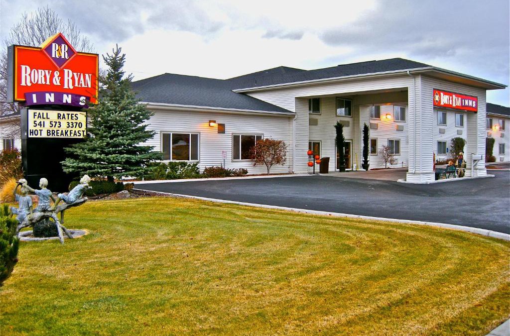 Hines Hotel | Rory & Ryan Inn