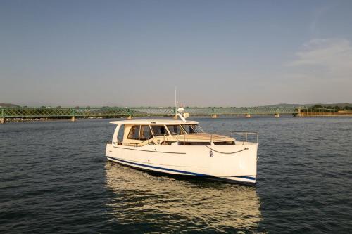 Viana do Castelo Boat Rental | Rosé Dream Boat by Portugal Active