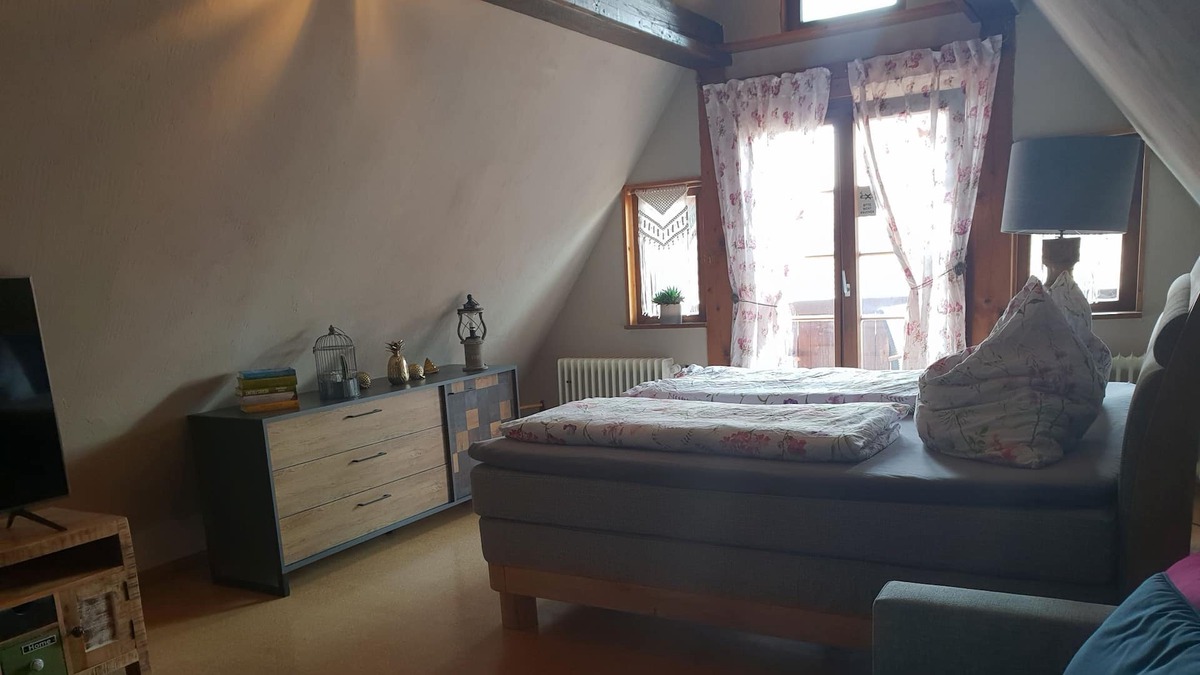 Burkheim Apartment | Rosé, Ferienwohnung mit 40 qm, 1 Schlafzimmer für max. 2 Personen