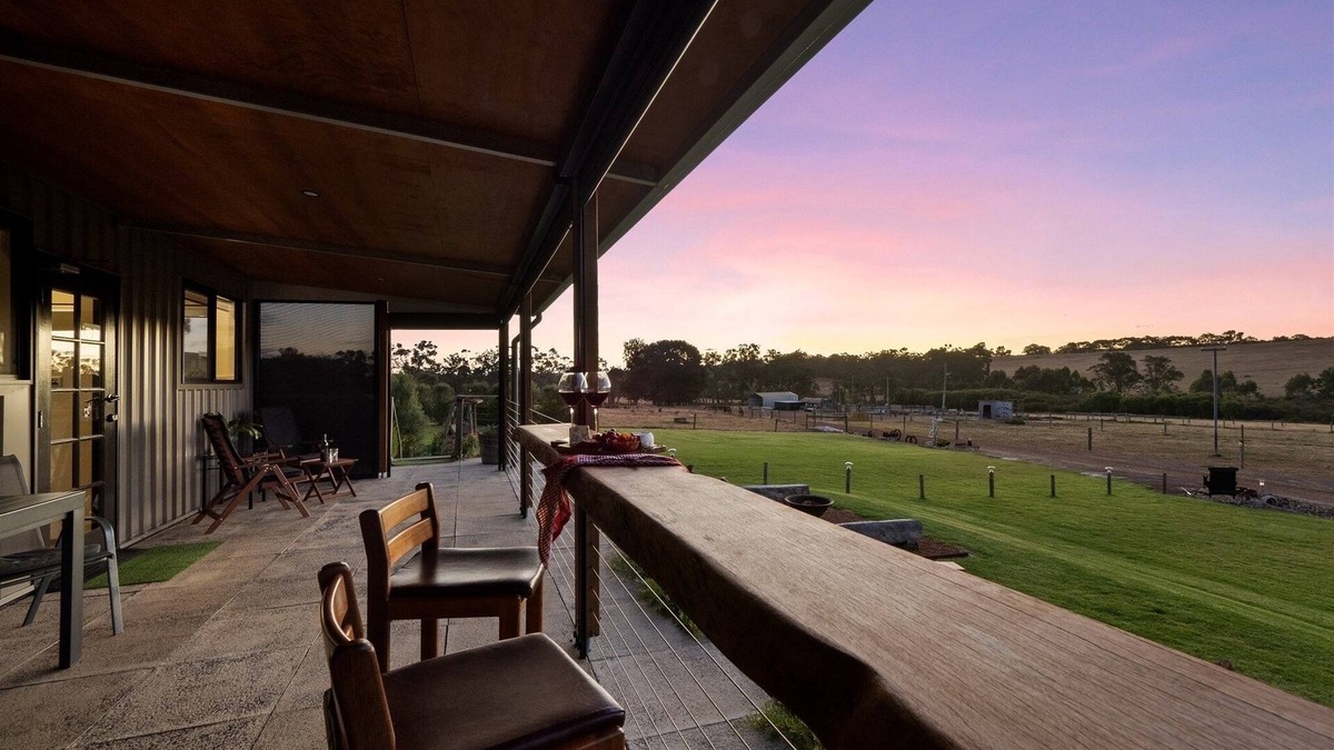 Rosa Glen Ski Chalet | ROSA GLEN RETREAT - Rustic/Modern Impeccable, Creative. 15mins - Margaret River.