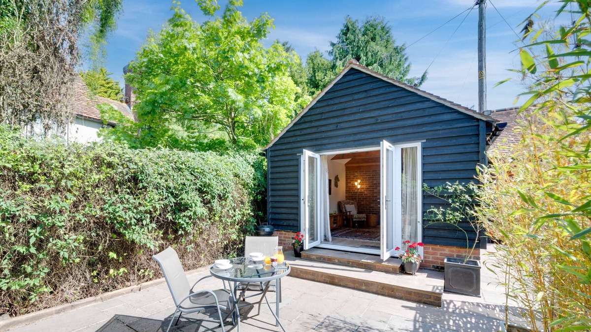 Maidstone House | Rose Cottage - One Bedroom House, Sleeps 2