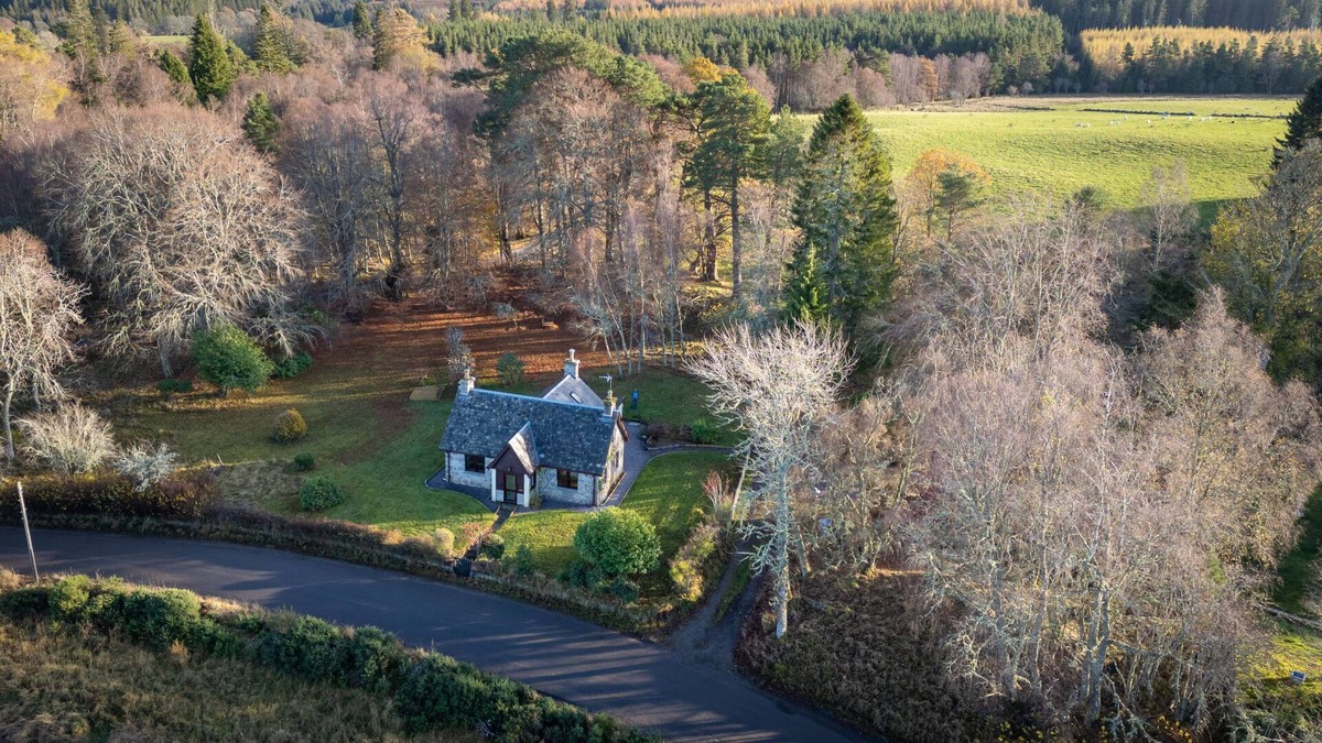 Inverarnie House | Rose Cottage by Interhome