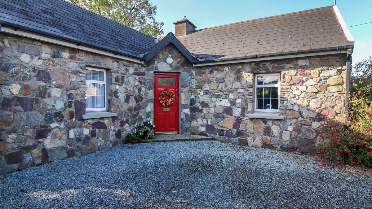 Ramsgrange Cottage | ROSE COTTAGE, family friendly in Duncannon, County Wexford