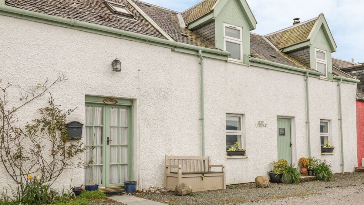 Strachur Cottage | ROSE COTTAGE, family friendly, with open fire in Strachur
