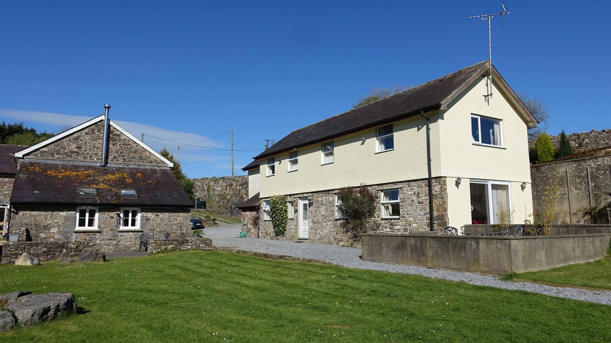 Tavernspite Apartment | ROSE COTTAGE - ground floor cottage with stunning lakeside views