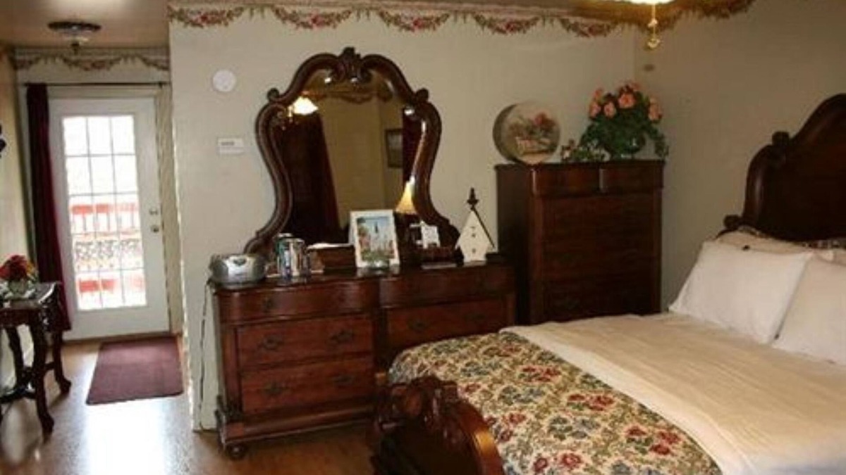 Gardner Cottage | Rose Cottage-Suite-Jetted Tub-Cottage-Balcony