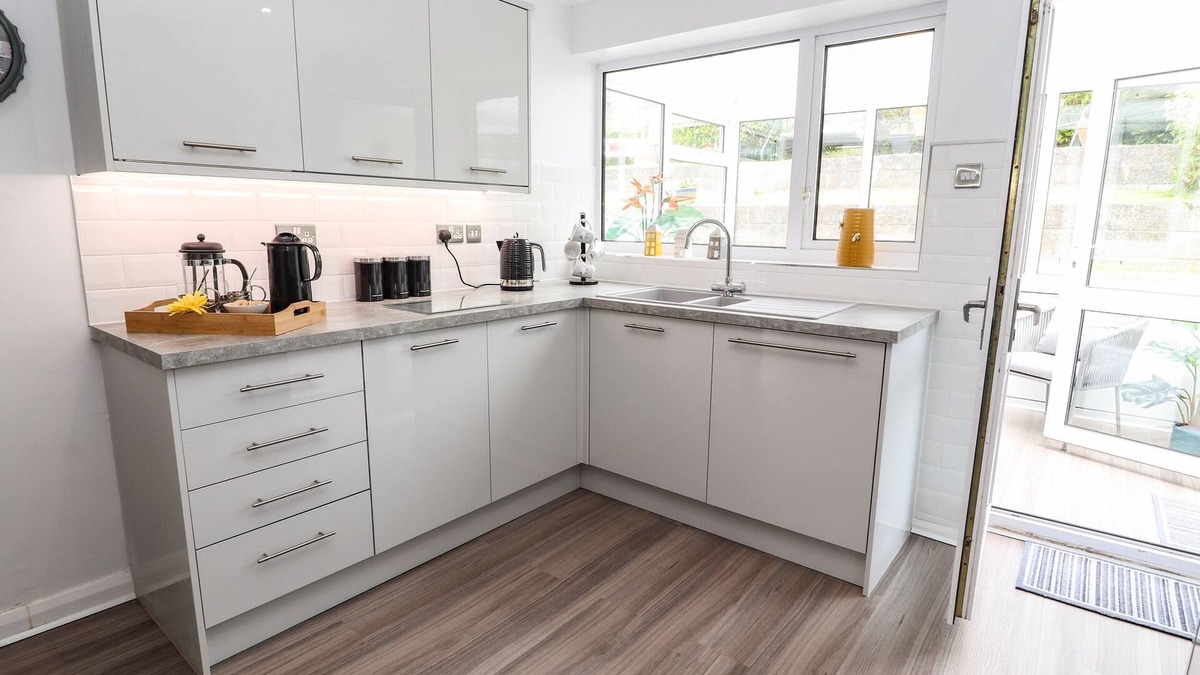 Treffynnon Cottage | ROSE HILL, pet friendly, with a garden in Holywell