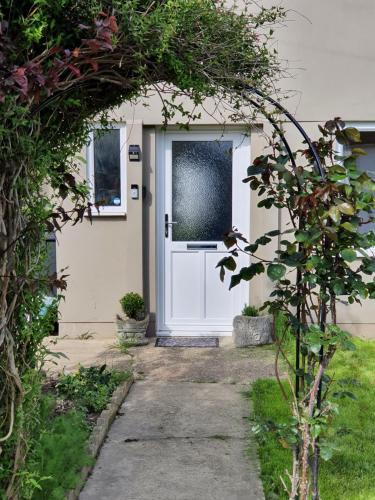 Sholden House | Rose House, with garden, ideal for couples and families with easy parking