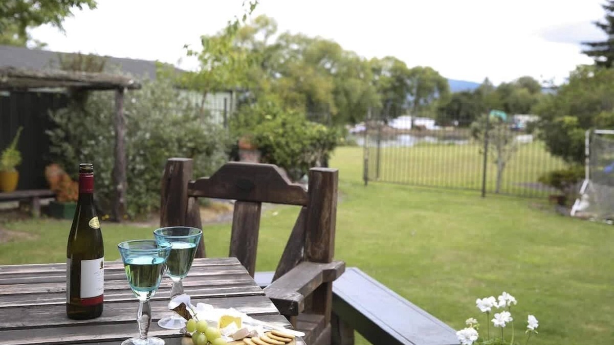 Kawaha Point House | Rose Lake Retreat | Great Lake Views with Spa Pool