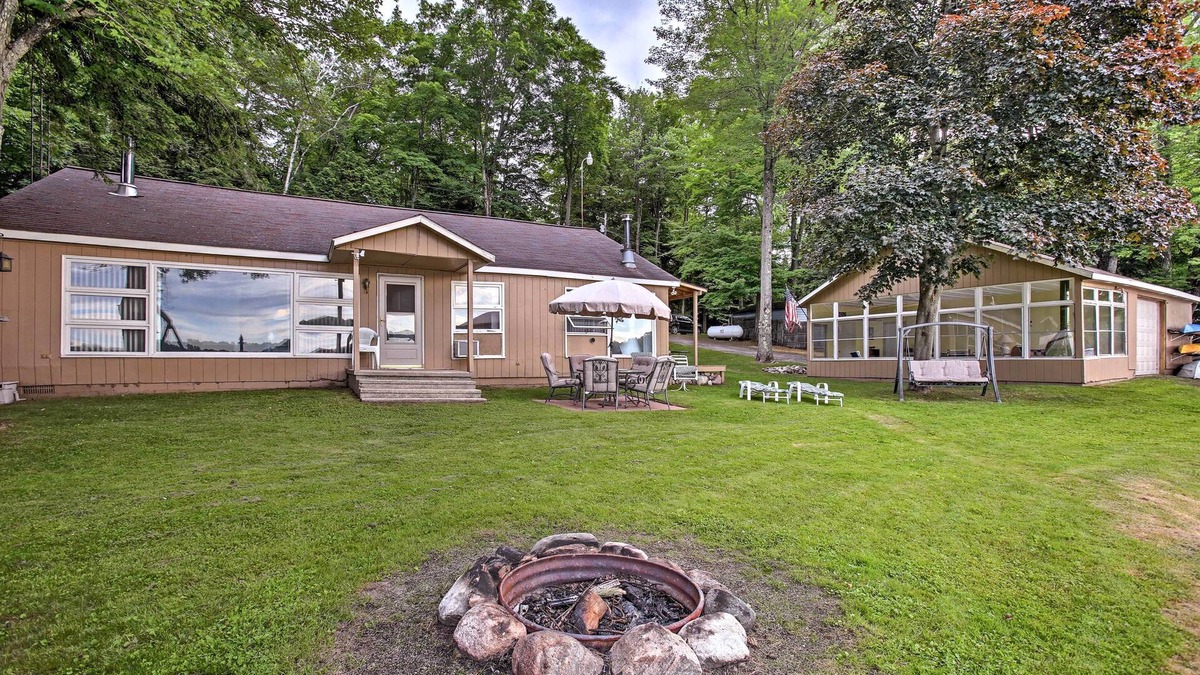 Le Roy Cabin | Rose Lake Waterfront Cabin: Fire Pit, Dock & Boats