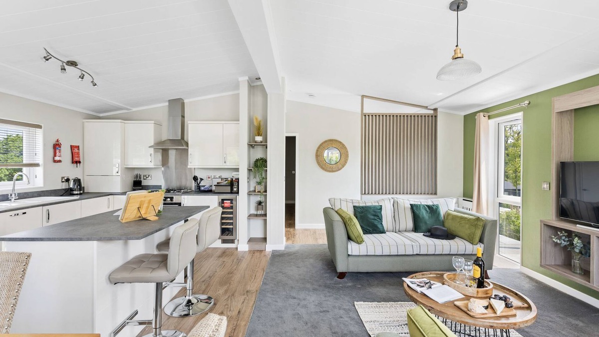 Lifton House | Rose Lodge, 21 Roadford Lake Lodges