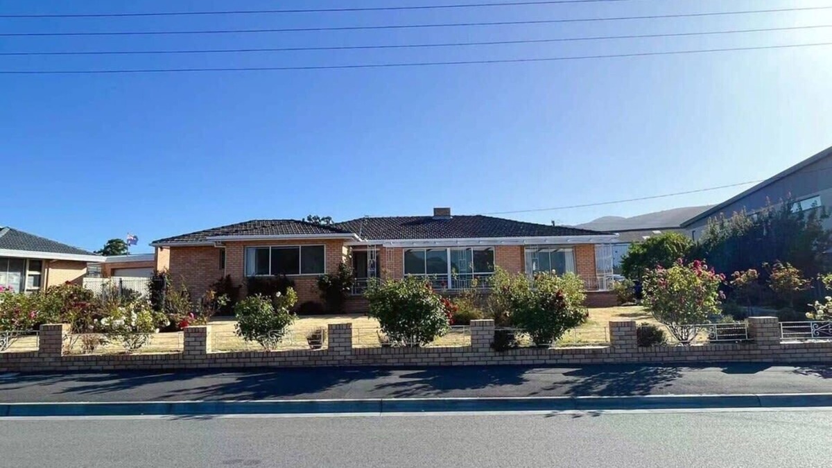 Montrose House | Rose Retreat 10 Min to the CBD