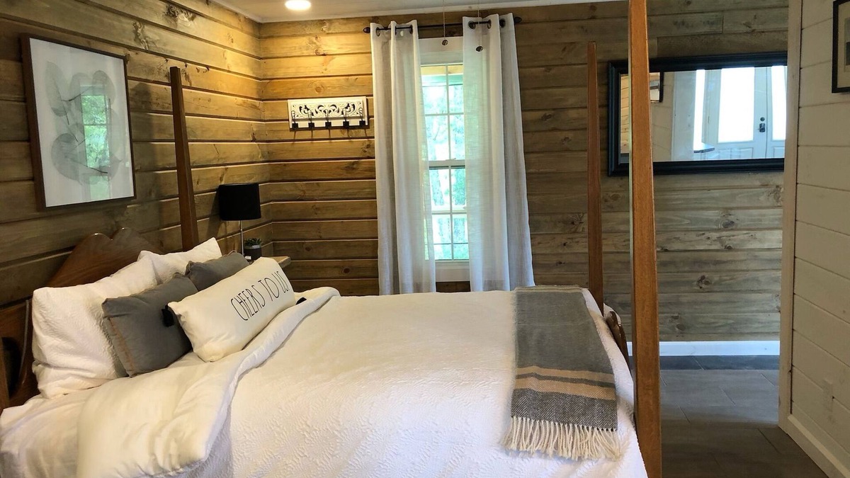 Weston Cabin | Rose’ Retreat
