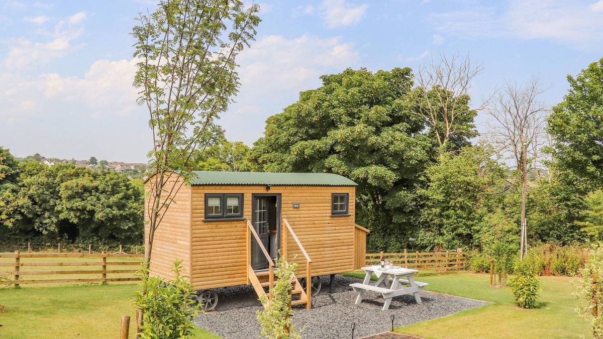 Illogan Cottage | ROSE, romantic, character holiday cottage, with a garden in Illogan