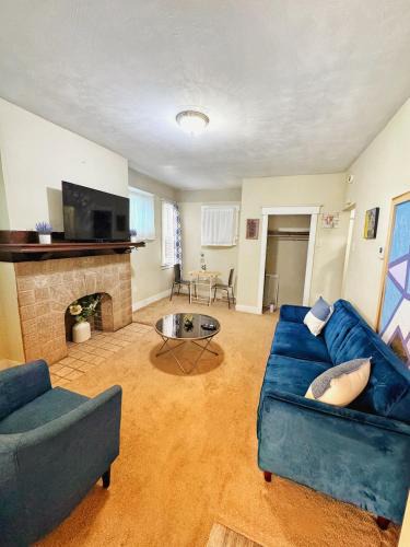 Munhall Apartment | Rose's comfortable place