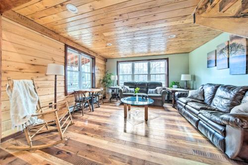 Spartansburg House | Rose Valley House Yard, Deck and Game Room!