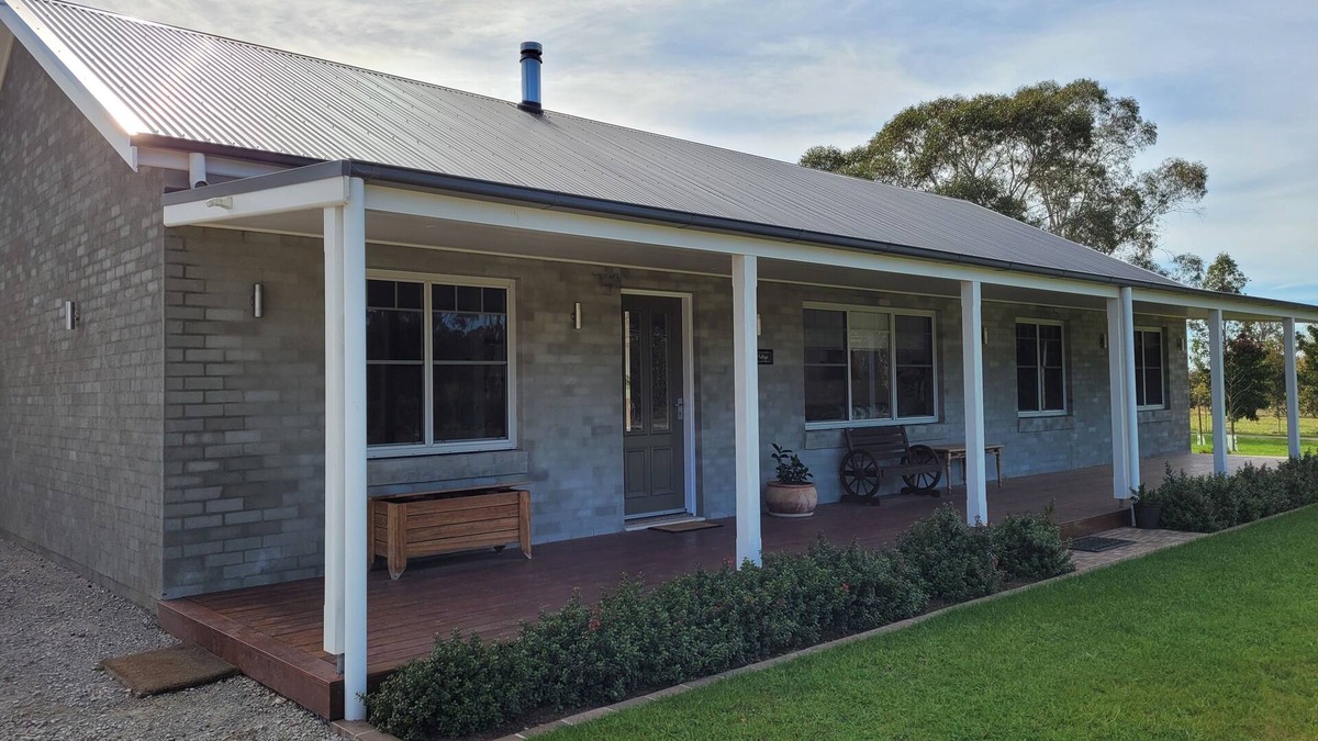 Exeter House | Roseanna Cottage - Modern Farm Cottage in a rural location