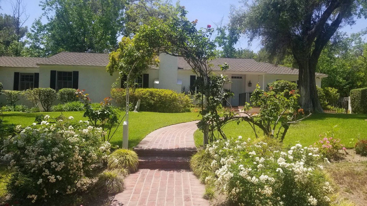 La Canada Flintridge House | ROSEBOWL Pasadena 40% off Huge sleeps16 Large Family/Group, Pets Free, Handicap