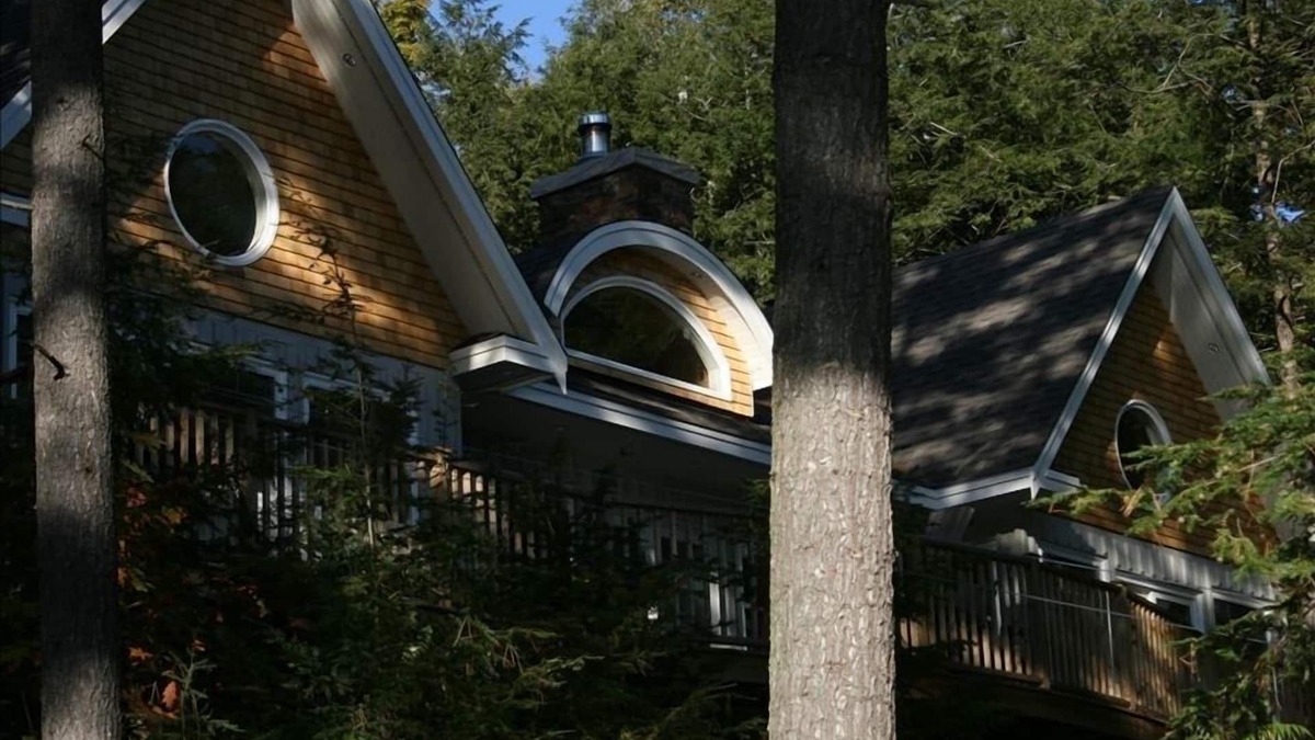 Val-des-Monts Cottage | Rosehill Cottage - a jewel on the Lake