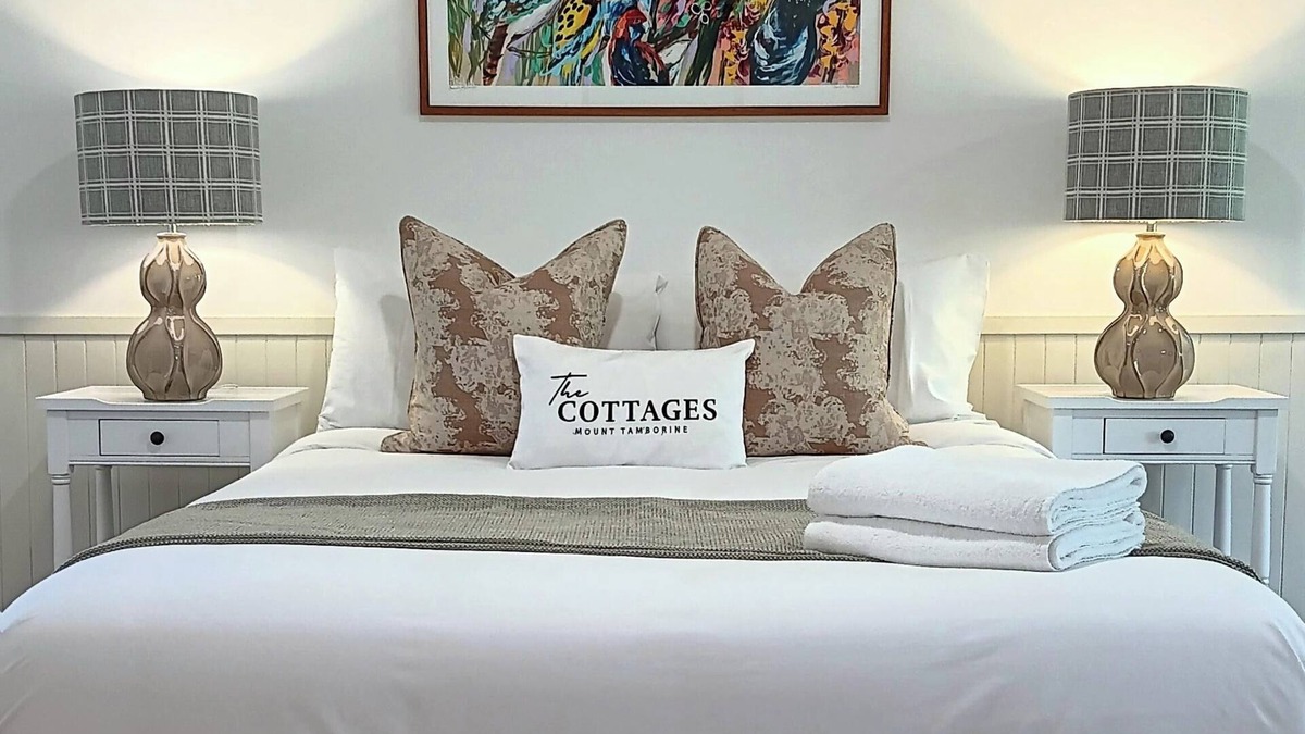 North Tamborine Cottage | Rosella Cottage - Mount Tamborine