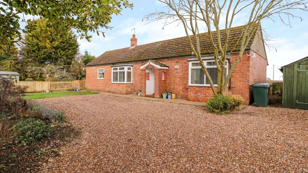 Frampton Cottage | ROSELLE, pet friendly, character holiday cottage in Tattershall