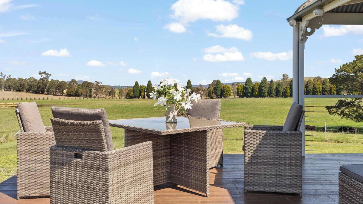 Meadow Flat House | Rosevilla Retreat - Beautiful Farm Getaway