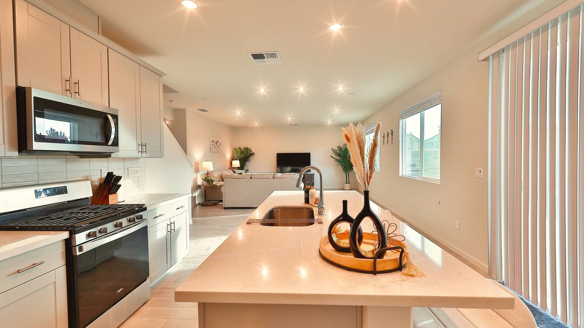 Pleasant Grove House | Roseville 5-Beds 3-Baths Family-Friendly Gem
