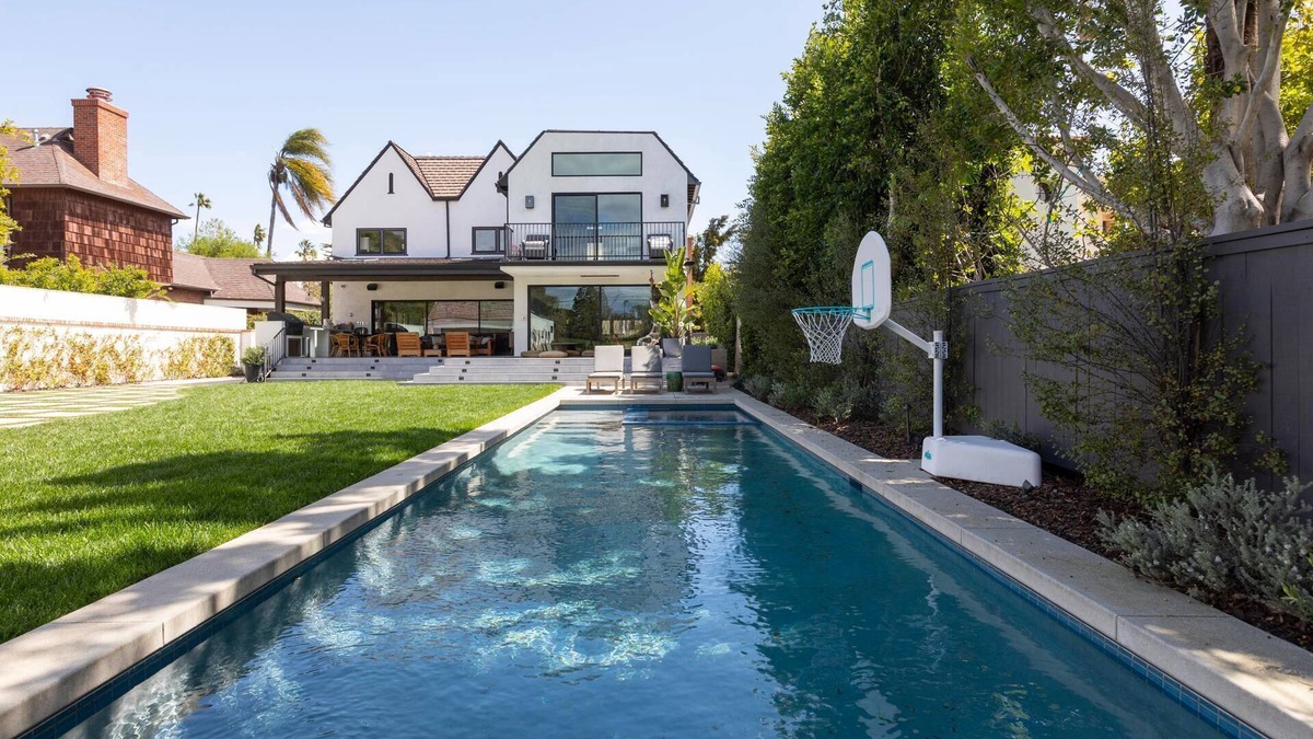 Greater Wilshire - Hancock Park Apartment | Rosewood Avenue II by onefinestay