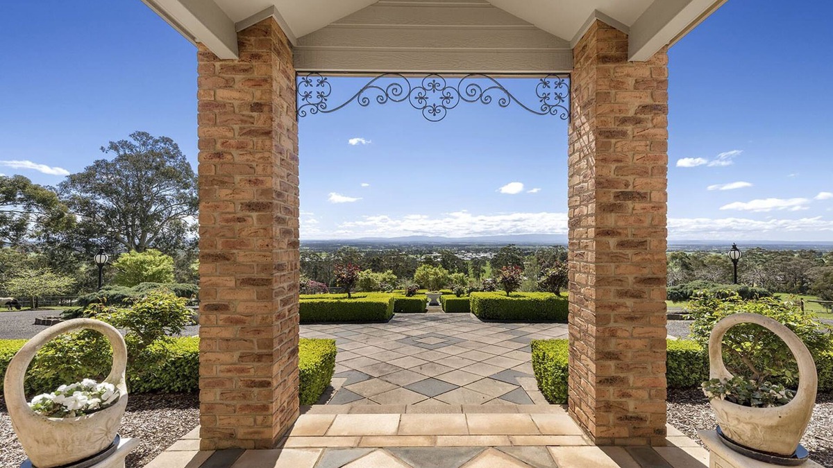 Yarragon Bed & Breakfast | Rosewood Park Guest Suite -The perfect country getaway for couples or friends.