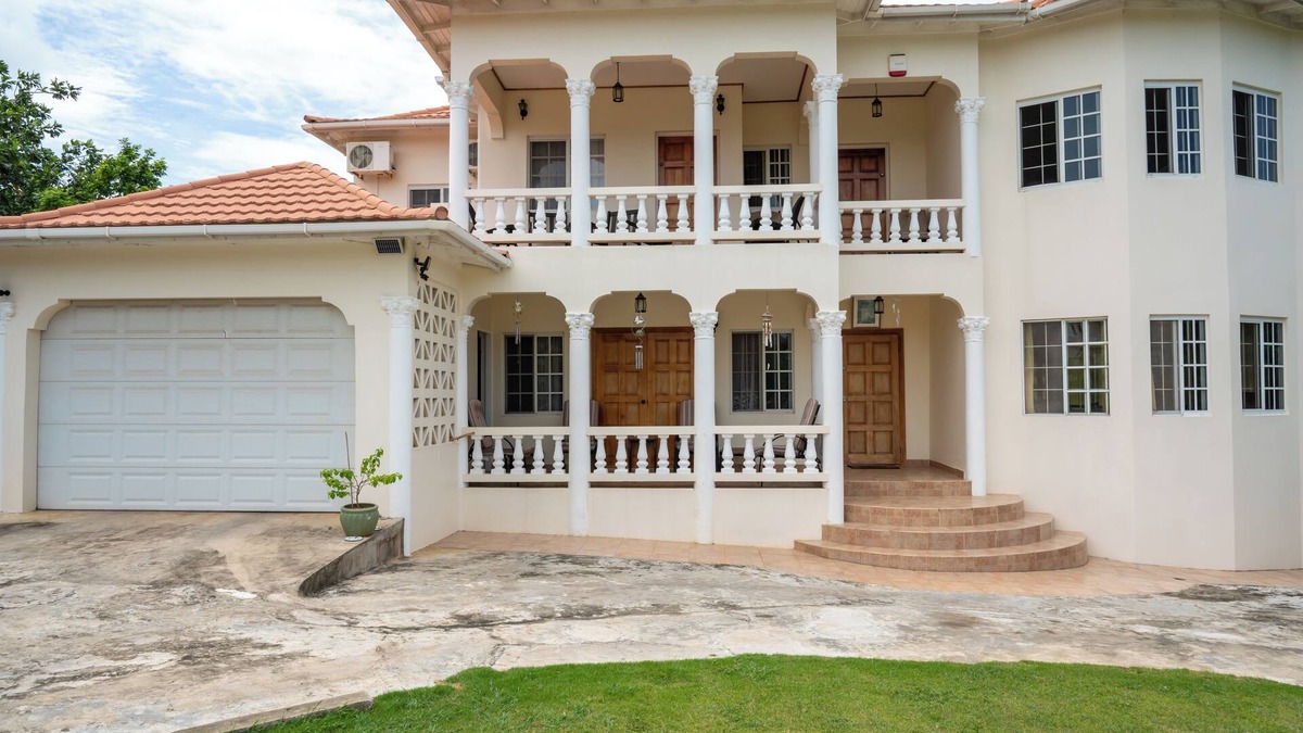 IronShore Estates House | Rosewood Villa
