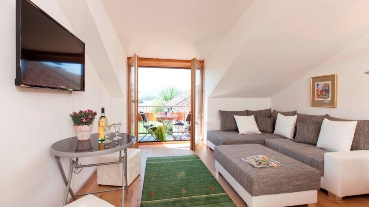 Breitbrunn a. Chiemsee Apartment | Rosl vacation apartment, 45 sqm for 2-3 people in the attic