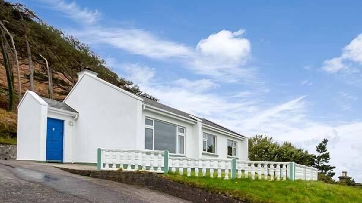 Glenbeigh House | ROSSBEIGH BEACH COTTAGE NO 6, pet friendly in Glenbeigh, County Kerry
