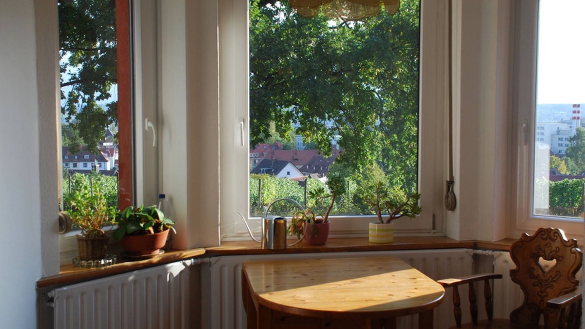Konstanz Apartment | Rotes Haus über den Weinbergen, 89qm, 2 Schlafräume, max.5 Personen