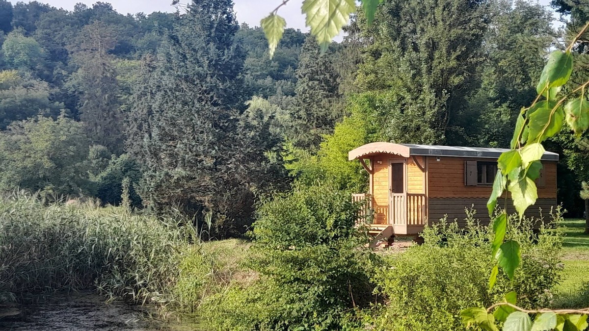 Druyes-les-Belles-Fontaines House | Roulotte Écologique en Pleine Nature Dans un Écolieu